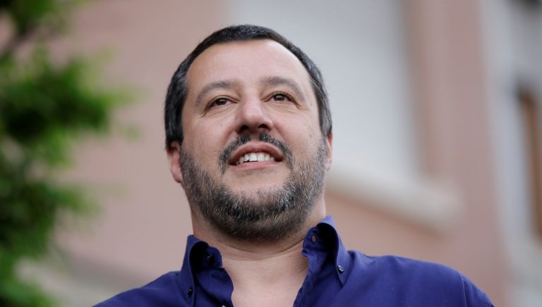 Μ. Σαλβίνι: Να ετοιμάζουν βαλίτσες οι παράτυποι μετανάστες