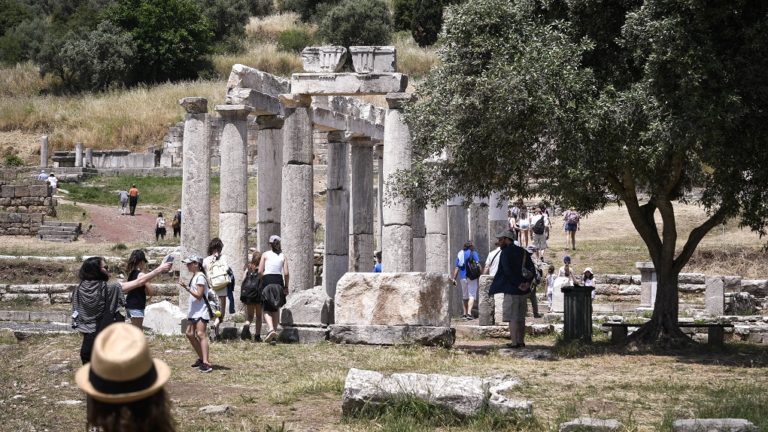 Σύνδεσμος Τουριστικών Επιχειρήσεων: Άνοδος εσόδων και αφίξεων τουριστών τον Αύγουστο