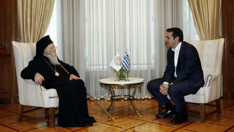 Το θέμα της ονομασίας της πΓΔΜ στο επίκεντρο της συνάντησης Αλ. Τσίπρα-Βαρθολομαίου (video)