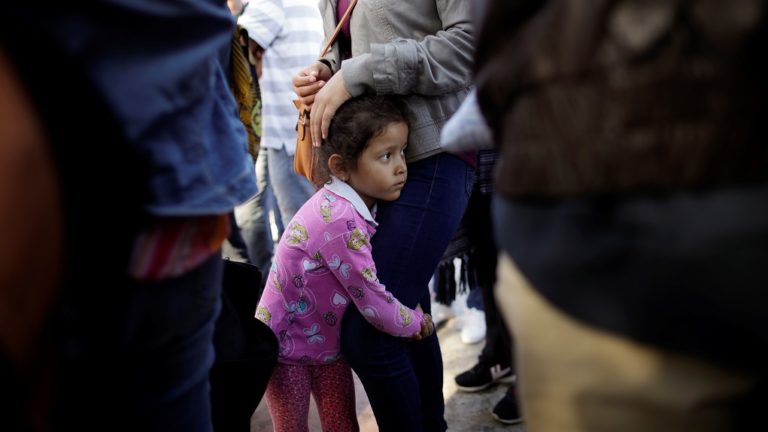 Μέι, Τριντό κατά του χωρισμού μικρών παιδιών από τους μετανάστες γονείς τους – Τι φέρεται να δηλώνει η Ιβάνκα