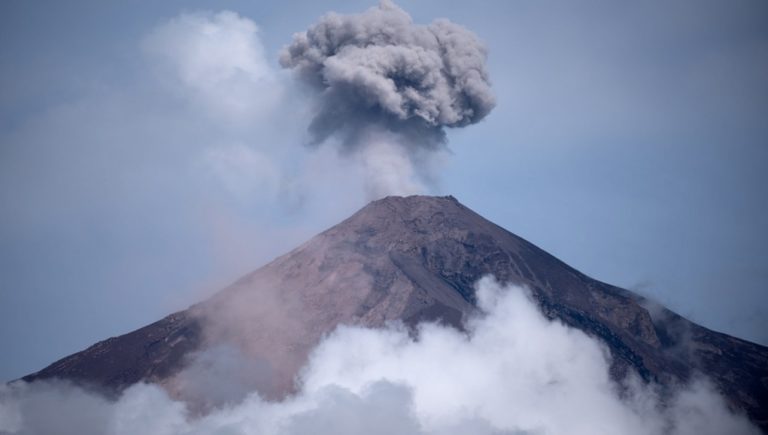 Στους 99 οι νεκροί από την έκρηξη του ηφαιστείου Φουέγο