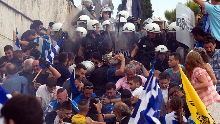 Βουλή: «Οργανωμένο σχέδιο από “τάγματα εφόδου” της ΧΑ εναντίον της Βουλής»