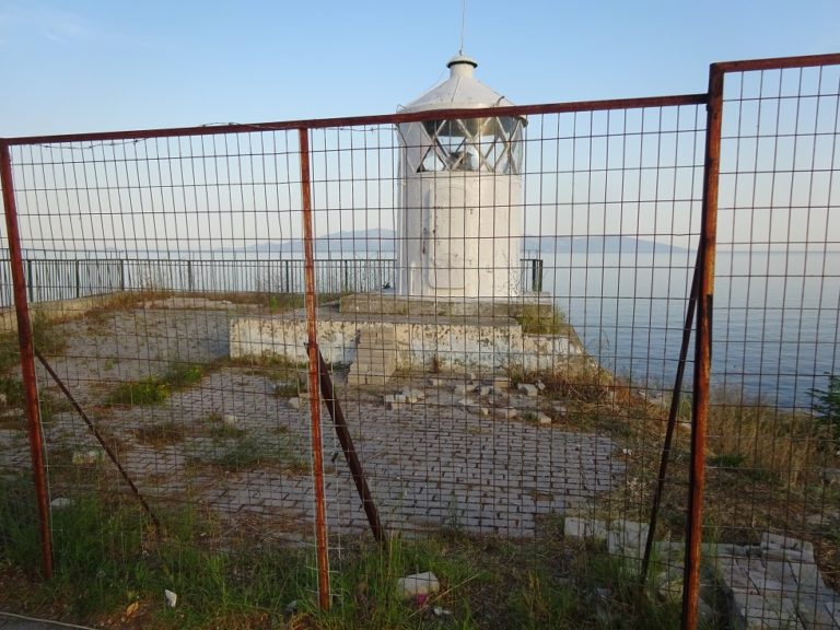 Καβάλα: Παρατημένος ο φάρος της Παναγίας