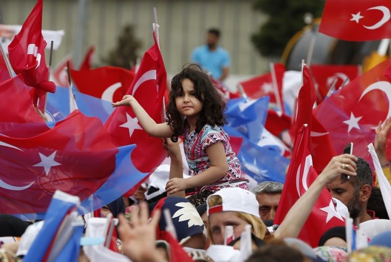 Στο ρυθμό των εκλογών η Τουρκία-Οι υποψήφιοι, οι ψηφοφόροι,τα σενάρια (video-photo gallery)