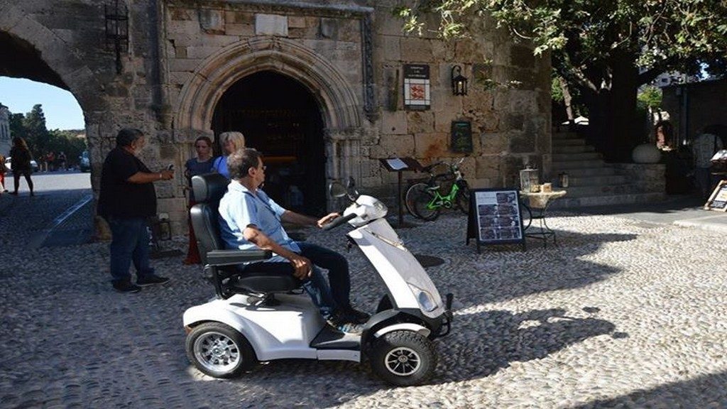 Επτά ηλεκτροκίνητα αμαξίδια για τη Μεσαιωνική Πόλη