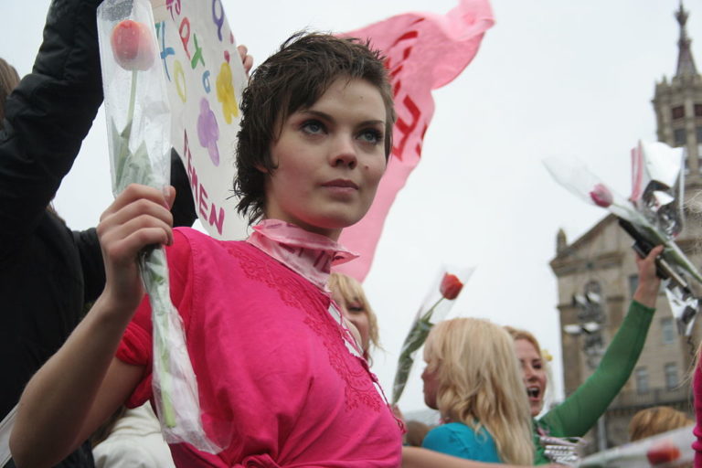 Νεκρή βρέθηκε μια από τις τρεις ιδρύτριες των FEMEN