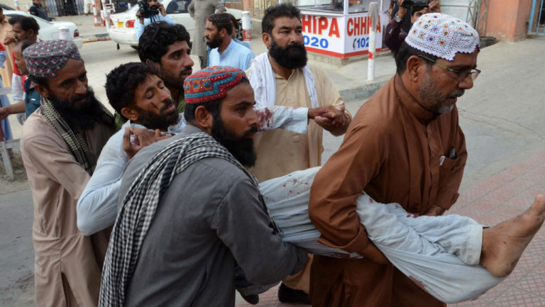 Πολύνεκρη επίθεση σε προεκλογική συγκέντρωση στο Πακιστάν