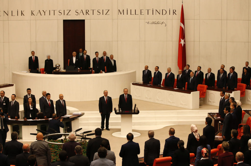 Ορκίστηκε ο Ταγίπ Ερντογάν με υπερενισχυμένες εξουσίες – Οι νέοι υπουργοί (video)
