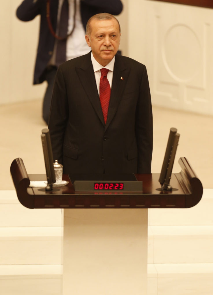 Ορκίστηκε ο Ταγίπ Ερντογάν με υπερενισχυμένες εξουσίες – Οι νέοι υπουργοί (video)