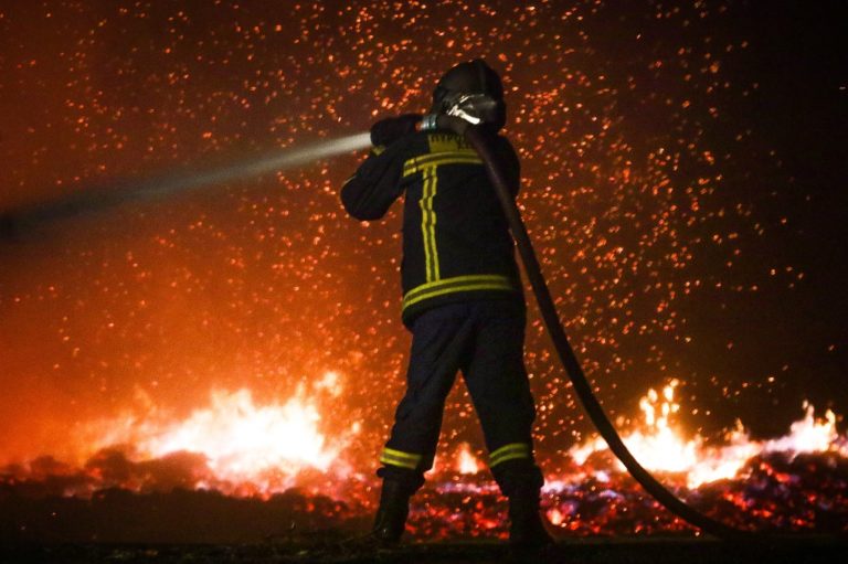 Δεκάδες οι νεκροί στην Αττική – Εστίες στην Φωκίδα