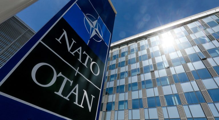 Σύνοδος ΝΑΤΟ: Ψηλά στην ατζέντα της ελληνικής πλευράς το θέμα των δύο στρατιωτικών