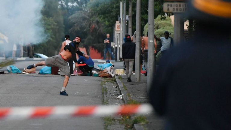 Προφυλακίστηκε ο αστυνομικός που σκότωσε έναν 22χρονο στη Νάντη