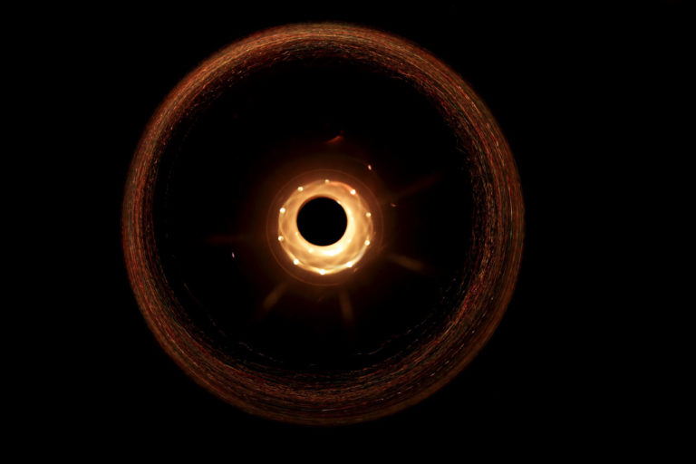 Οι μαύρες τρύπες είναι πηγή εκπομπής των νετρίνων