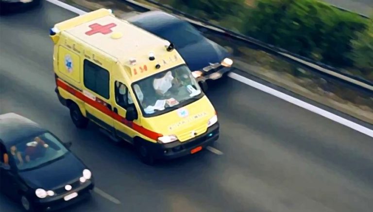 Τροχαίο με έγκυο στον ΒΟΑΚ – Συγκρούστηκε με ΙΧ και προσέκρουσε σε μπάρα