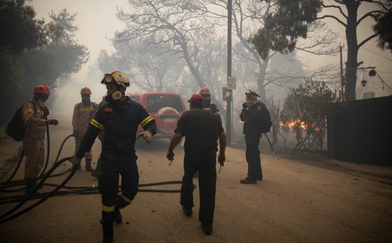 Πύρινος εφιάλτης στην Κινέτα (video)