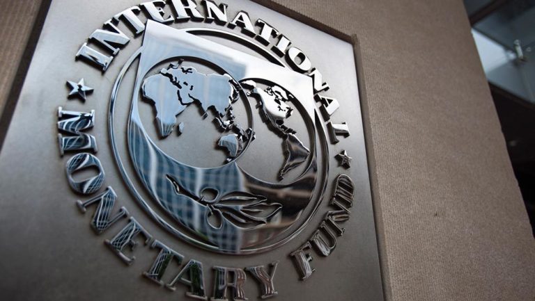 «Σύννεφα» πάνω από την παγκόσμια οικονομία, προειδοποιεί το ΔΝΤ