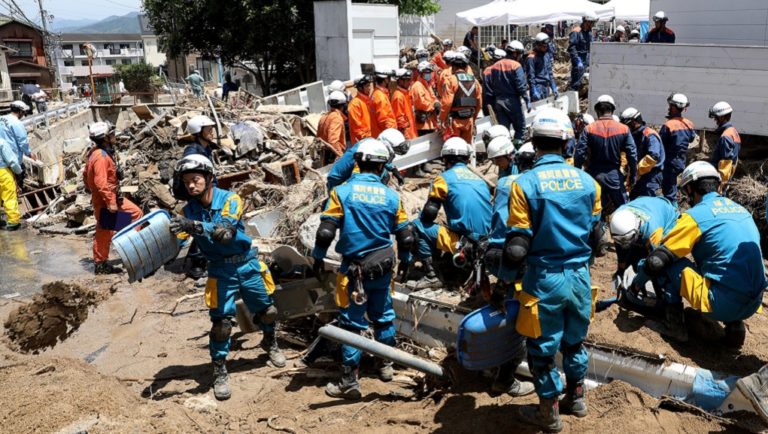 Εκατόμβη νεκρών από τις πλημμύρες και τις κατολισθήσεις στην Ιαπωνία