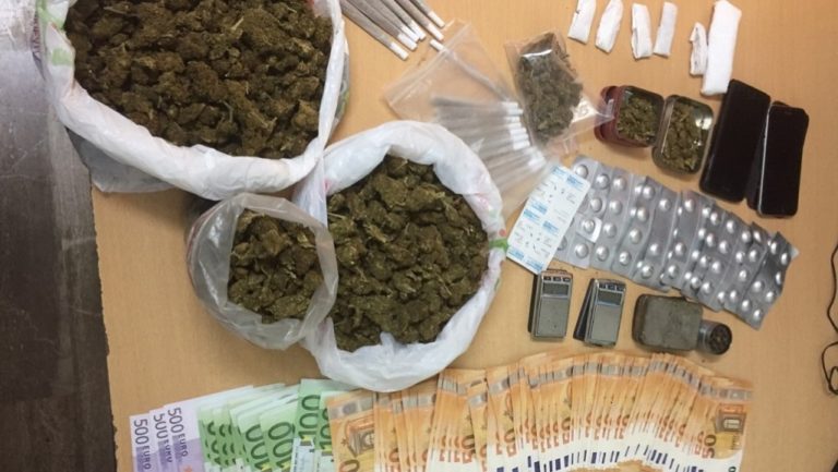 Πέντε συλλήψεις για ναρκωτικά