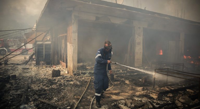 Τραγωδία στον Ορχομενό: Νεκρός από πυρκαγιά σε πρόχειρο κατάλυμα