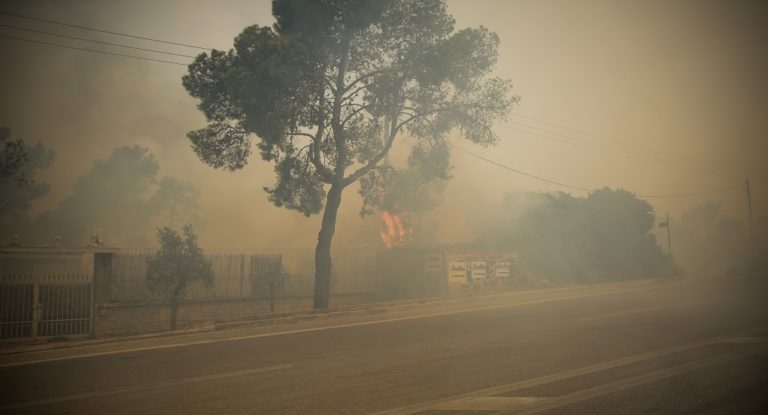 Πυρκαγιές στην Αττική: Διακοπή δρομολογίων ΚΤΕΛ – Προαστιακού – Κυκλοφοριακές ρυθμίσεις