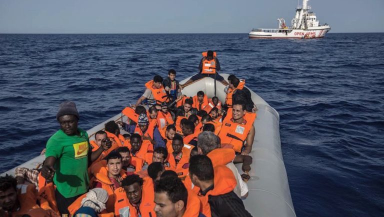 Τουλάχιστον επτά μετανάστες νεκροί σε ναυάγιο ανοιχτά της Λιβύης – Διασώθηκαν 123