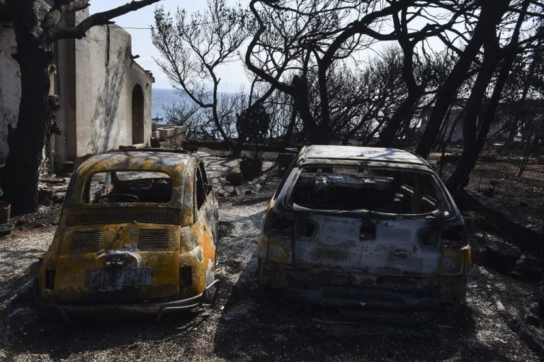 Στους 25 οι αγνοούμενοι από τις πυρκαγιές στην Ανατολική Αττική (video)