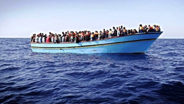 Σκάφος με μετανάστες στα ανοιχτά της Κεφαλονιάς