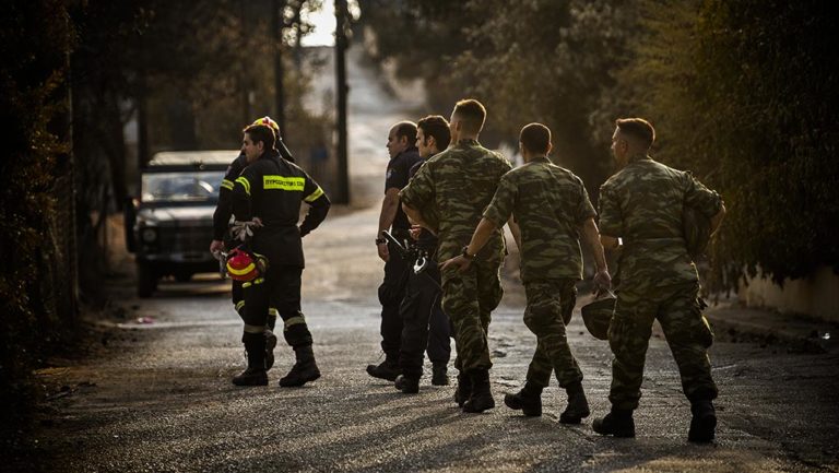 Αντιπλημμυρικά έργα προστασίας και διάνοιξη δρόμων από τις Ένοπλες Δυνάμεις σε Ραφήνα-Μαραθώνα