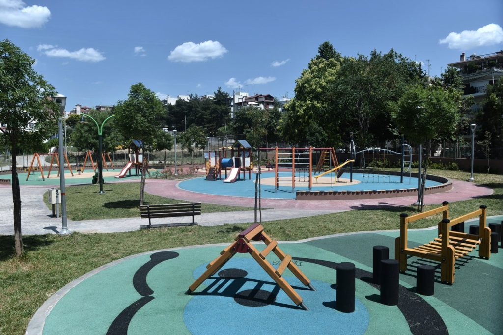 Εγκαινιάζονται αύριο δυο ανακατασκευασμένες παιδικές χαρές στο δήμο Νεάπολης-Συκεών