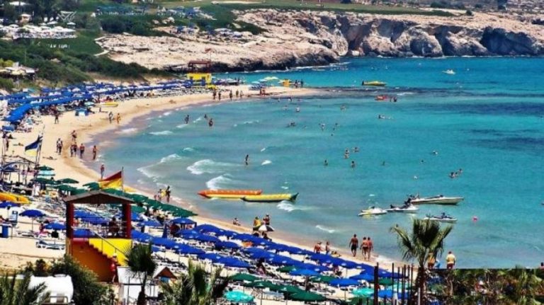 Κρήτη: “Φρενήρης” αύξηση της εργασίας ανηλίκων στον τουρισμό (audio)