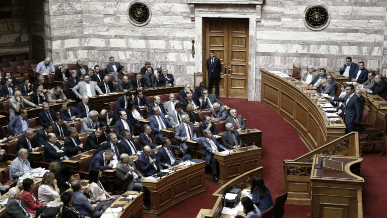 Άρχισε η συζήτηση για την οικονομία στη Βουλή-Ενημέρωση από τον Αλέξη Τσίπρα