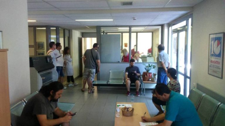 Τρίκαλα: Προσφέρουν αίμα και ελπίδα στους πυρόπληκτους της Αττικής