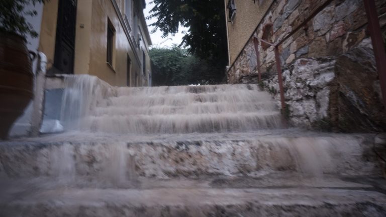 Πλημμύρες και ζημιές από τα καλοκαιρινά μπουρίνια-Άστατος και σήμερα ο καιρός (video)