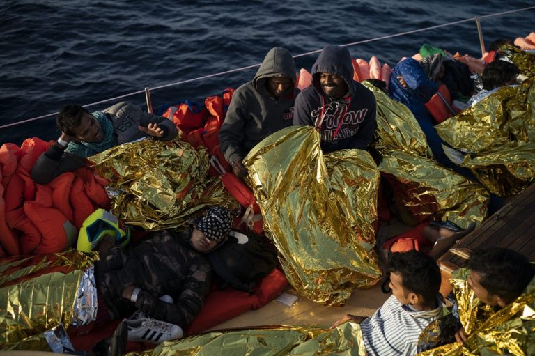 Σικελία: 442 μετανάστες αναμένουν πολιτική λύση για την χώρα υποδοχής