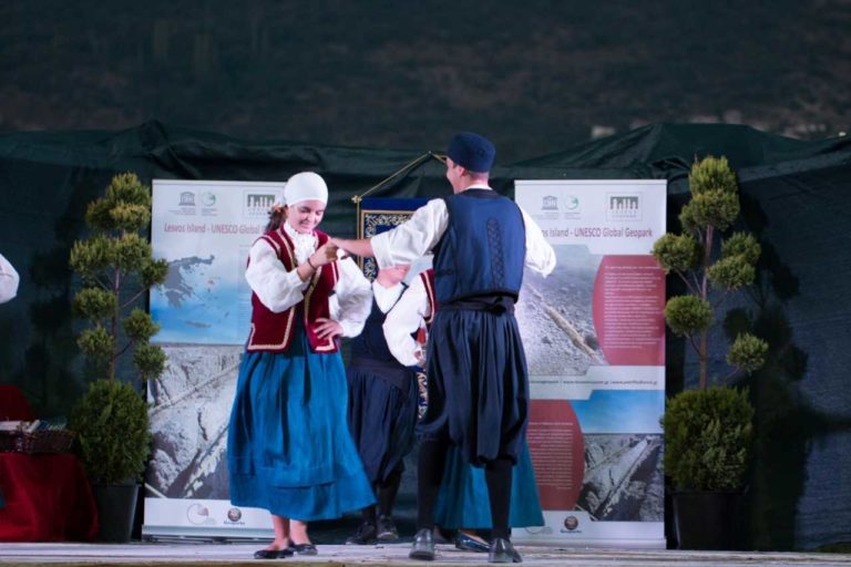 Λέσβος: 7ο Φεστιβάλ Παραδοσιακών Χορών στην Πέτρα