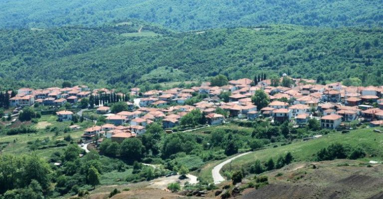 Άμεση λύση στο θέμα των ρωγματώσεων στον οικισμό της Στρατονίκης ζητά ο δήμος Αριστοτέλη