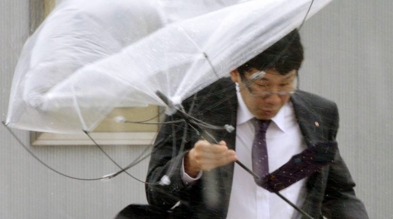 Ισχυρός τυφώνας κατευθύνεται προς την Ιαπωνία