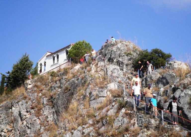 Περπάτησαν μέχρι την Αγιά Σωτήρα