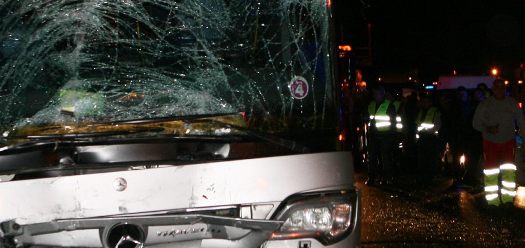 Όλα καλά για τους 48 Σέρβους τουρίστες που εγκλωβίστηκαν σε τροχαίο ατύχημα