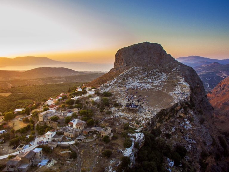 Γιορτές Ρόκκας – Ένα μικρό χωριό, μια μεγάλη σκηνή