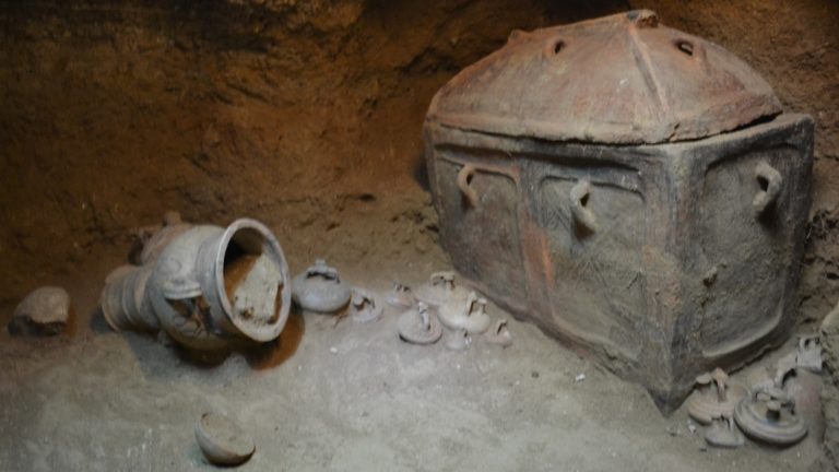 Ασύλητος θαλαμοειδής τάφος βρέθηκε στην Ιεράπετρα (video)