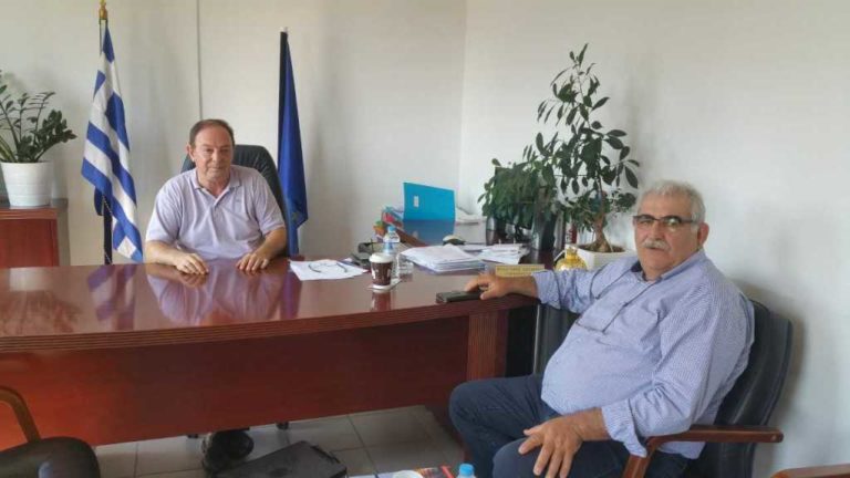 Επίσκεψη Ν. Παπαδόπουλου στην Α/βάθμια Εκπαίδευση Λάρισας