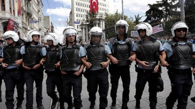 Πυρά εναντίον της πρεσβείας των ΗΠΑ στην Άγκυρα – Μόνο υλικές ζημιές