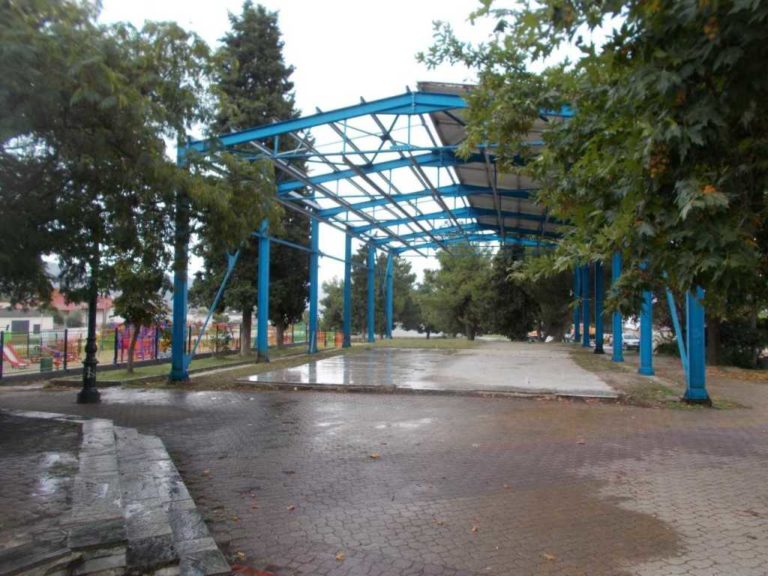 Ζητούν την απομάκρυνση αυθαίρετης σιδηροκατασκευής  