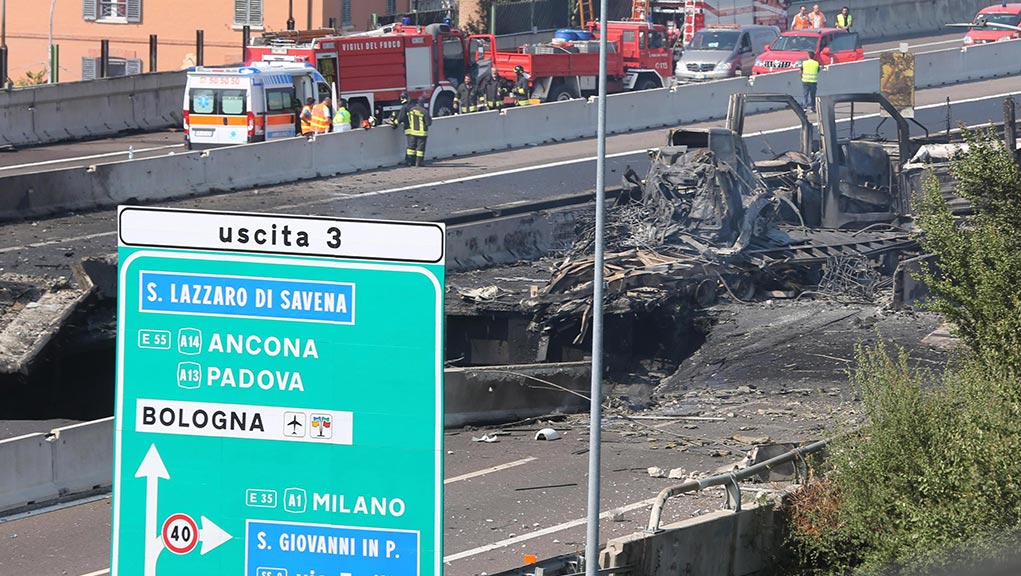 Μπολόνια: Μεγάλη έκρηξη λόγω καραμπόλας σε αυτοκινητόδρομο – Δεκάδες τραυματίες (video-φωτο)
