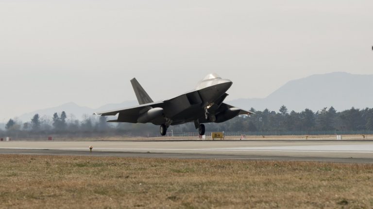 Προσγειώθηκαν στην 110 Π.Μ. τα F-22 Raptor