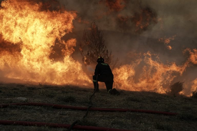 Πυρκαγιά στα Λεχαινά – Κλειστή η Ε.Ο. Πατρών – Πύργου