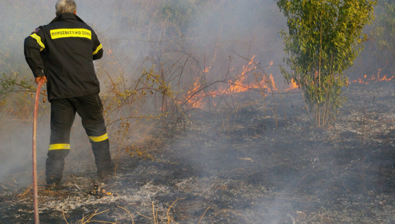 Ηράκλειο: Υπό έλεγχο η φωτιά στις Παρασκιές