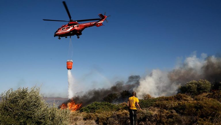 Υπό έλεγχο οι πυρκαγιές στις περιοχές Φέριζα και Μητροπήσι του Δήμου Λαυρεωτικής (video)