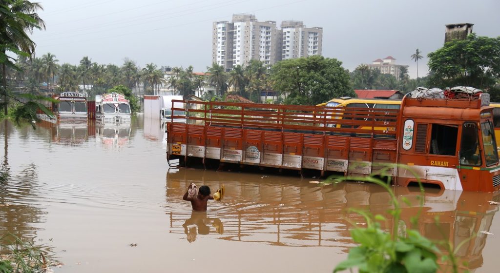 Ινδία: Kαταστροφικές πλημμύρες με ανθρώπινες απώλειες